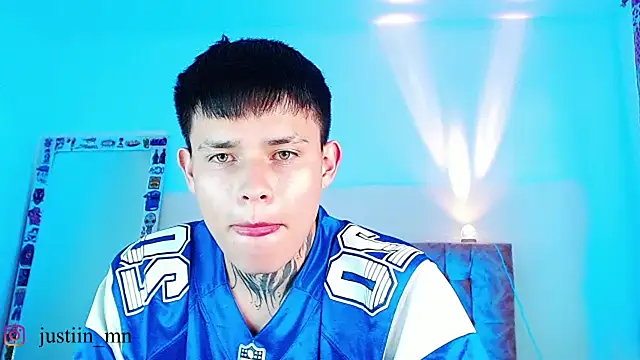 _justinmoon2 stripchat live cam model