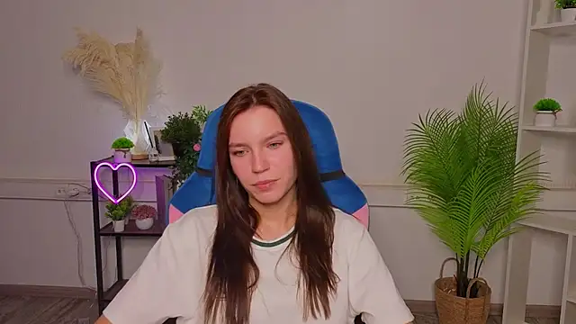 KiraRomeron stripchat live cam model