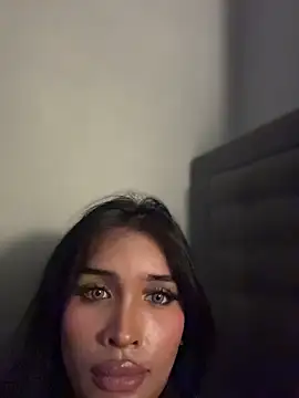 PrettyYoungHugeCockTS stripchat live cam model