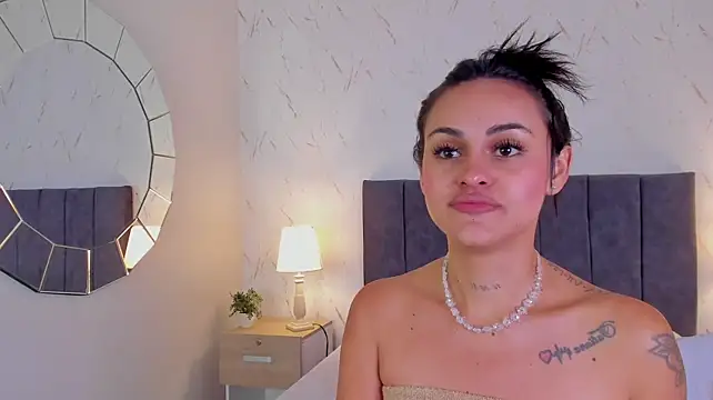 Emilly_Beaumont stripchat live cam model