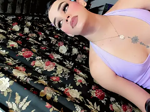 BarbyQueenn stripchat live cam model