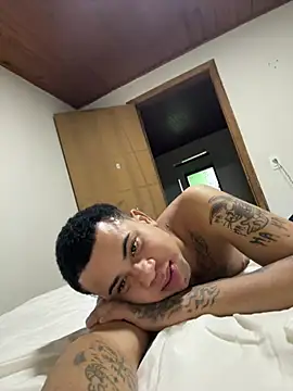Ben9767_ stripchat live cam model