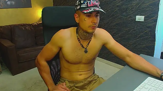 RomeoBodhi stripchat live cam model