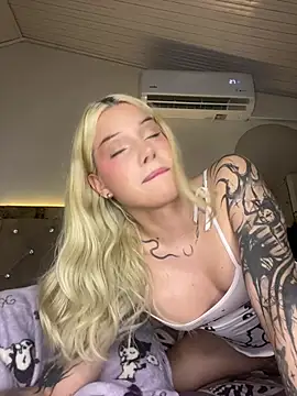 devlin_nurmi stripchat live cam model