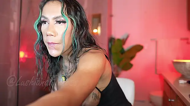 LushianaFitness stripchat live cam model