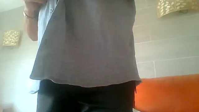 tuggy59 stripchat live cam model