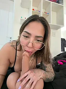 maferalvarexxx stripchat live cam model
