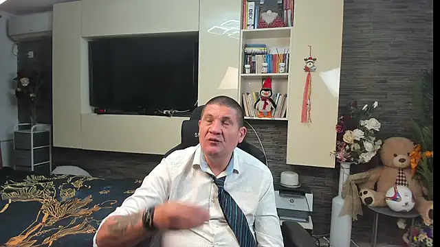 SpartacusDaddy48 stripchat live cam model