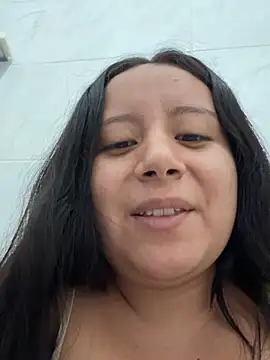Alaia33200 stripchat live cam model