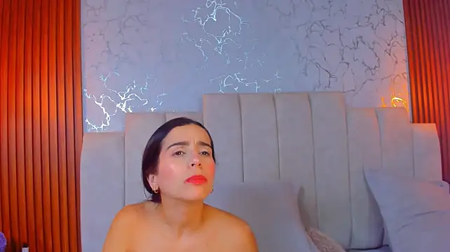 HannahLaurent stripchat live cam model