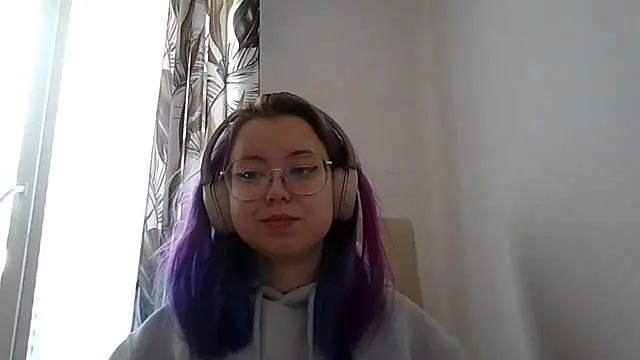 MaddieTeen stripchat live cam model