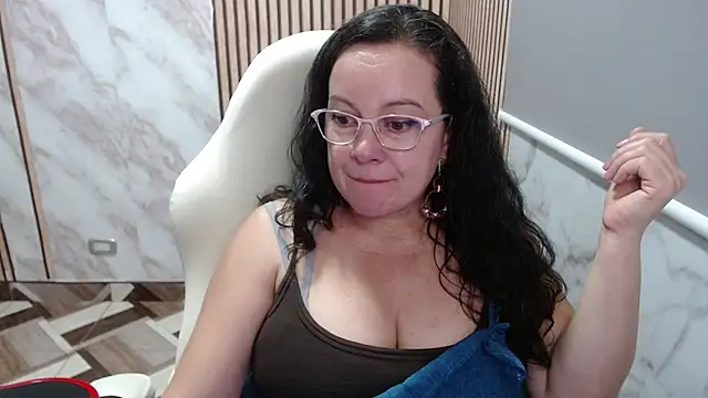 Sonialorens_ stripchat live cam model