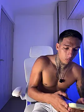 sendfer stripchat live cam model