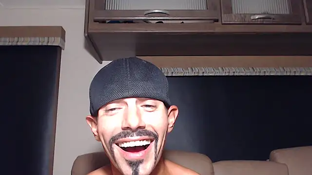 ThickD2C stripchat live cam model