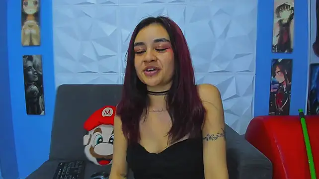 LucyWalkeer stripchat live cam model