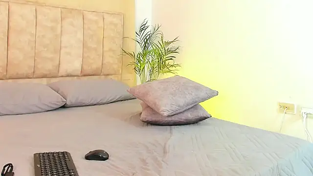 KiralStaens stripchat live cam model