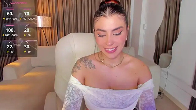 Sarah_Stone_ stripchat live cam model