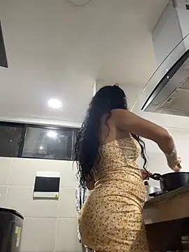 FOX_LATINA stripchat live cam model