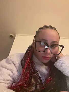queenlo_xxx stripchat live cam model