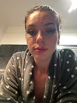 RedAssHottie stripchat live cam model