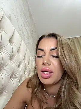 KirstieVegas stripchat live cam model