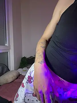 MissGoldieB stripchat live cam model