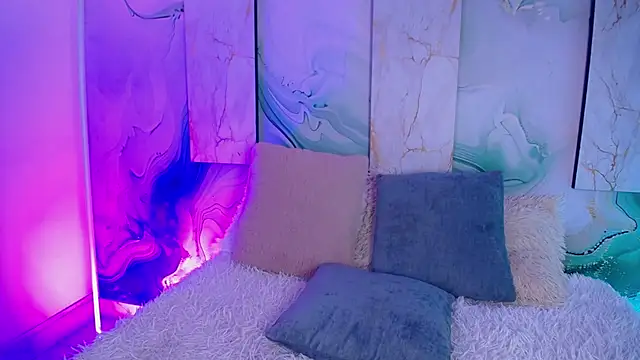 MylaDreams stripchat live cam model