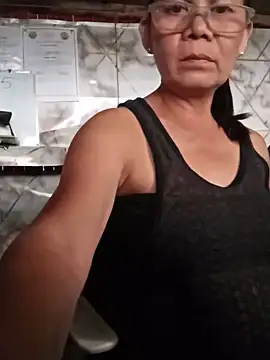 hotmommy47 stripchat live cam model