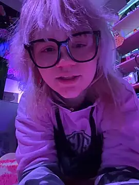 Cutiepiespanks stripchat live cam model