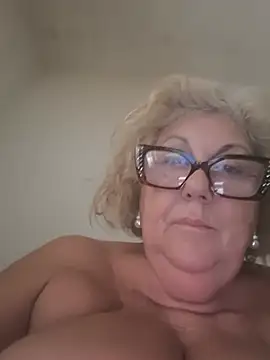 Merilulla stripchat live cam model
