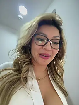 DIANITA_1988 stripchat live cam model