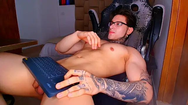 DennisWalkerr stripchat live cam model