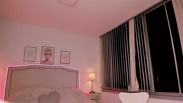Isabella_ev stripchat live cam model