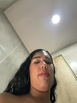 EmmaRoux_ stripchat live cam model
