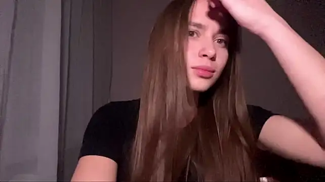LulaMays stripchat live cam model