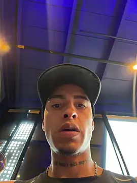 willclayy stripchat live cam model
