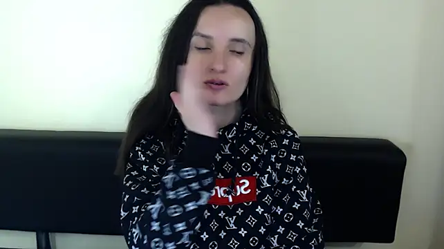 LaimaV_ stripchat live cam model