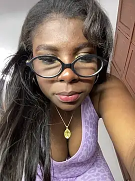 LoveQueen2 stripchat live cam model