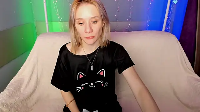 NikaBond stripchat live cam model