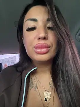 RuslanaXX stripchat live cam model