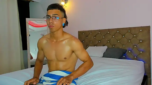 krayno_moore stripchat live cam model