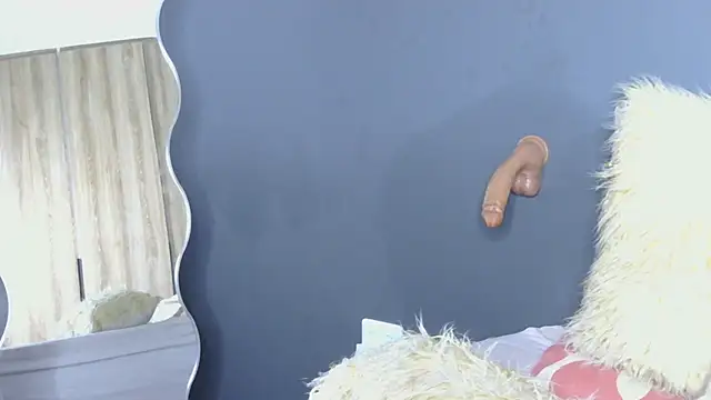 Glorilla-Petite-Cunt stripchat live cam model