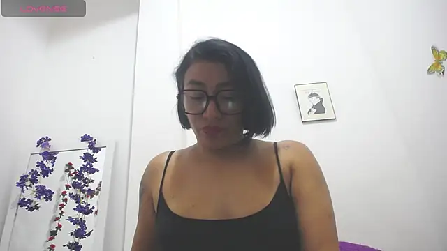 hornywifeee stripchat live cam model