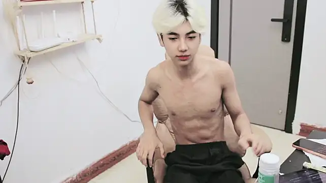 V_I_P_7 stripchat live cam model