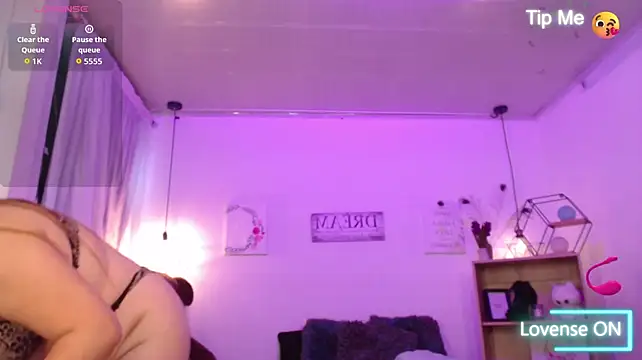 Scarlet_Royale stripchat live cam model