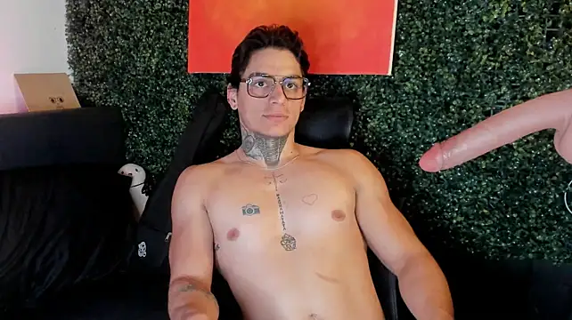 Simon_cortes stripchat live cam model