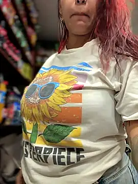 Sara-77 stripchat live cam model