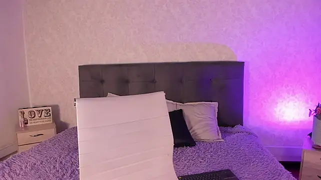 DannielaUwU stripchat live cam model