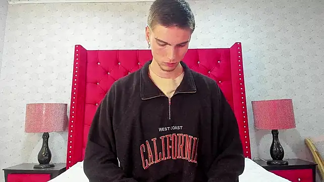 NickWild stripchat live cam model