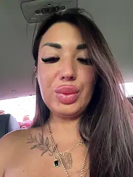 RuslanaXX stripchat live cam model